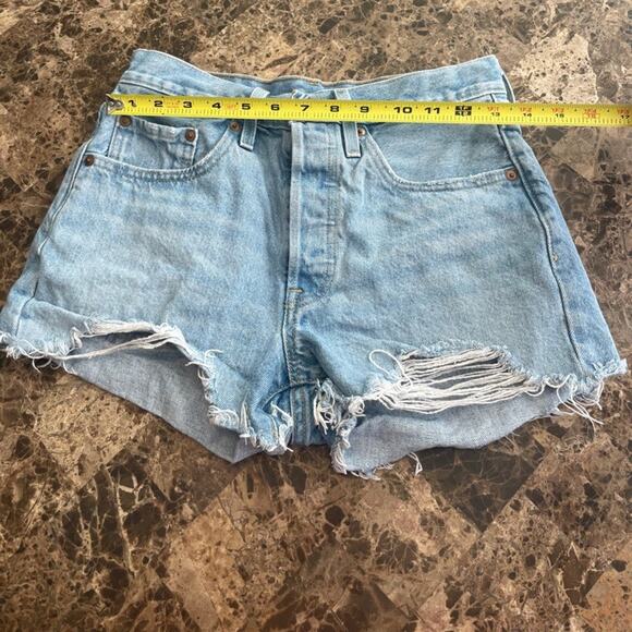 LEVI’S 501 SHORTS DENIM DISTRESSED PREMIUM SZ 26 GRUNGE RIPPED RUGGED AESTHETIC - Picture 6 of 16
